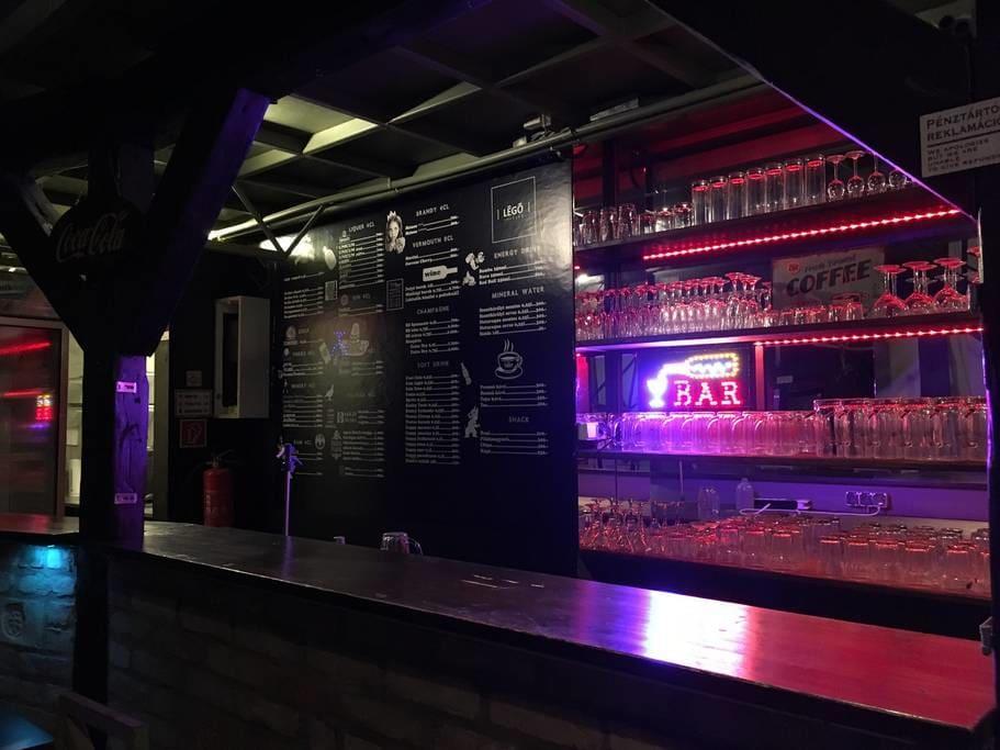 Вилла The Bachelor Bar - Bunker | Private Club Будапешт Экстерьер фото